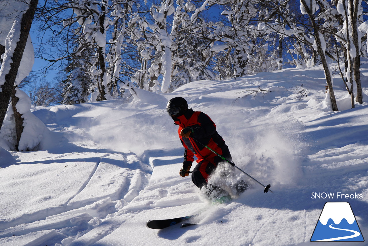 カムイスキーリンクス 今季ICチケット導入＆新装OPENのセンターハウスで快適度アップ☆そして、粉雪が舞い上がる尾形信の『パウダーガイド』!!